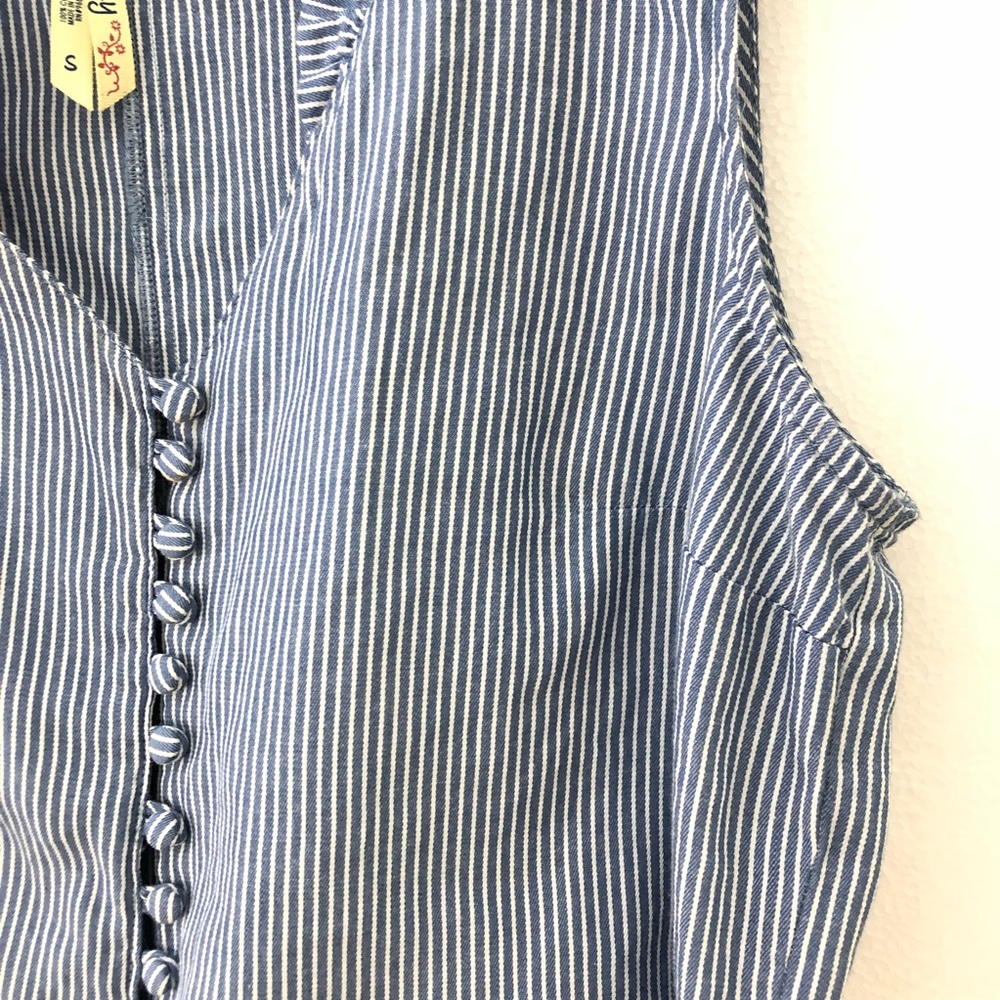 Girl Krazy Striped Button Tie Front Crop Tank Top - Picture 2 of 8